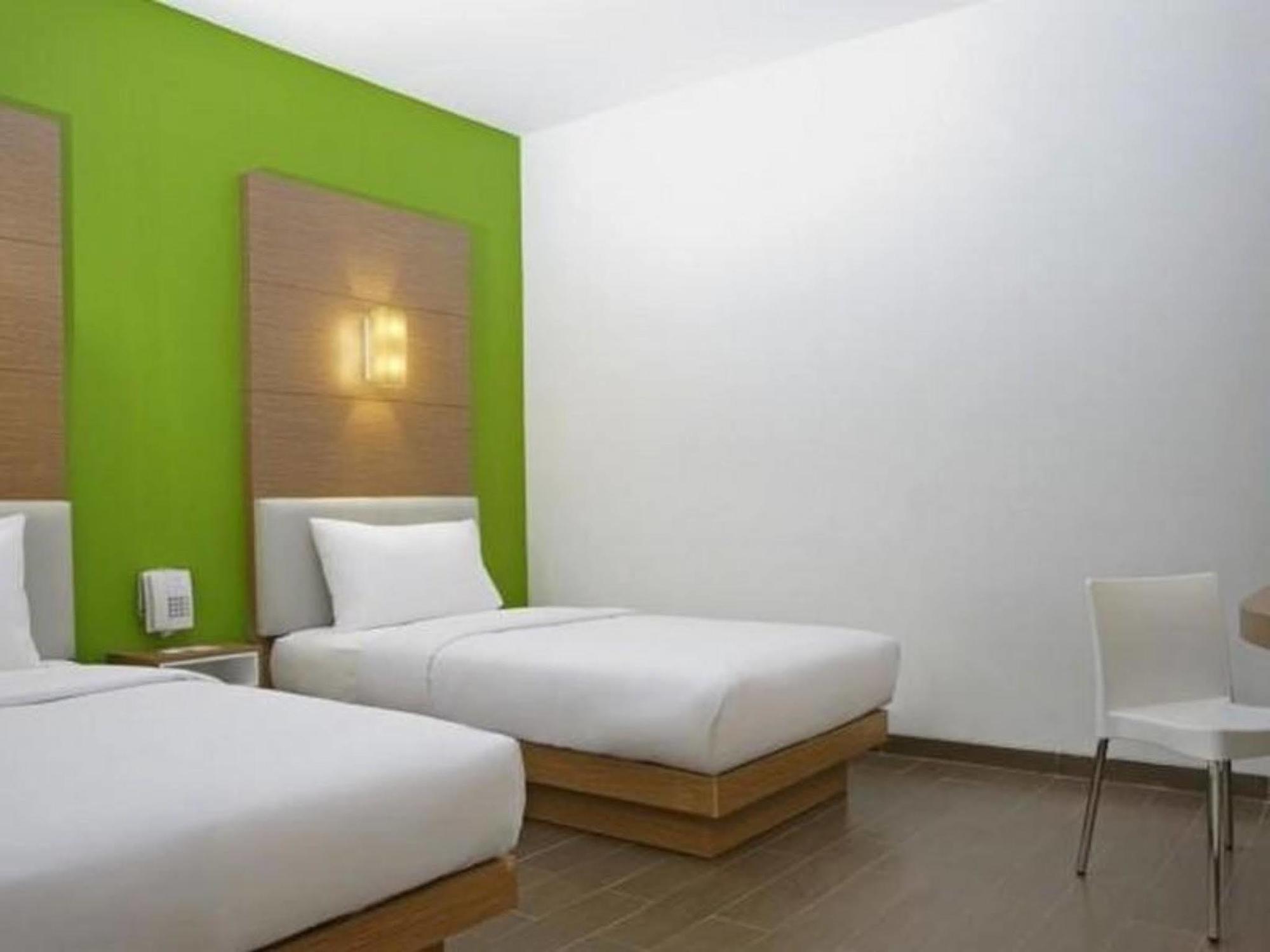 อมาริส โฮเต็ล ซีเรบอน Hotel จิเรบอน ภายนอก รูปภาพ